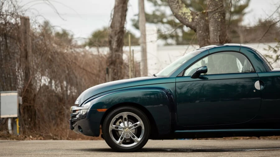 2005 Chevrolet SSR - Image 11 of 21