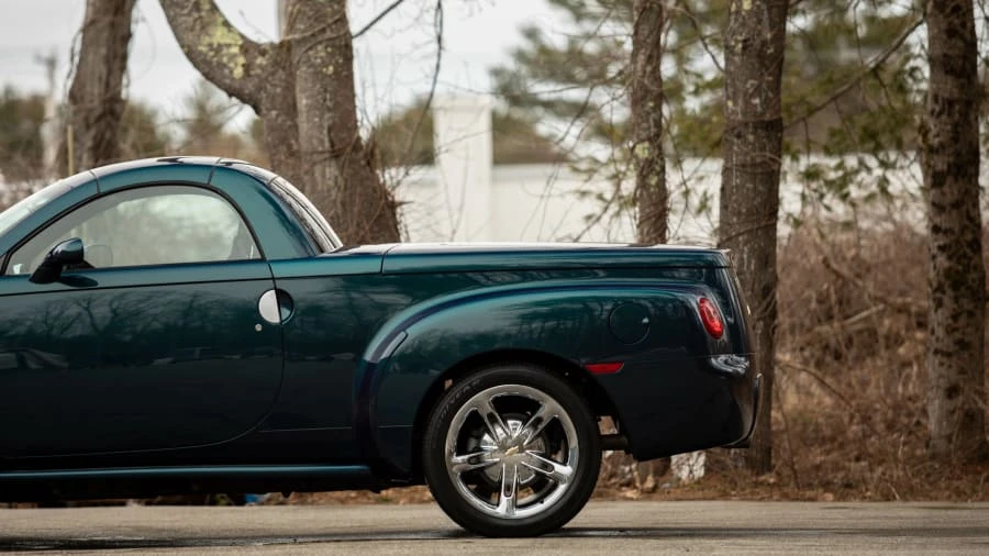 2005 Chevrolet SSR - Image 12 of 21