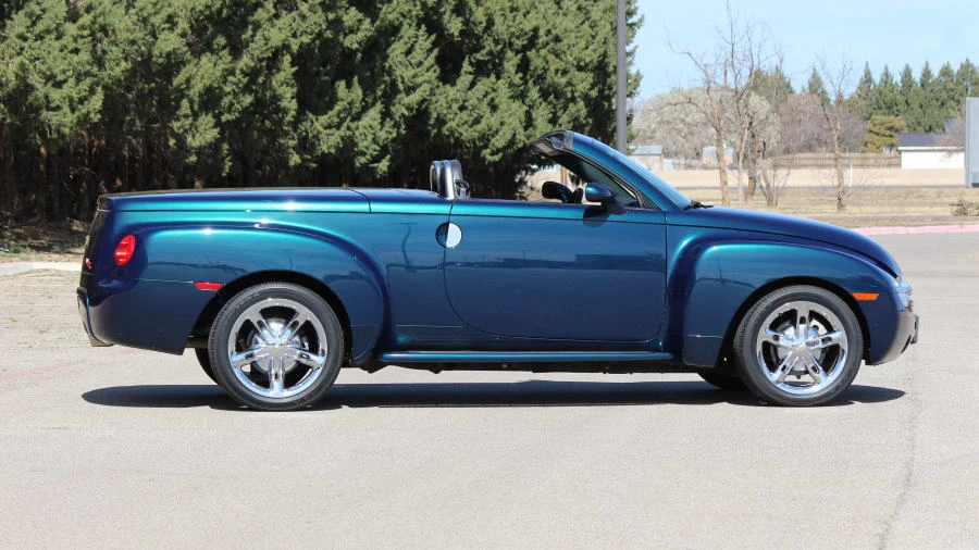 2005 Chevrolet SSR - Image 29 of 31