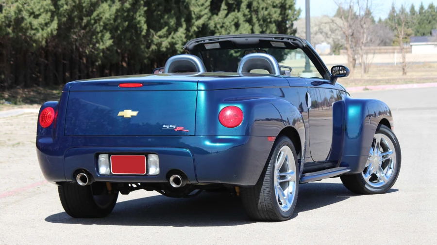 2005 Chevrolet SSR - Image 9 of 31