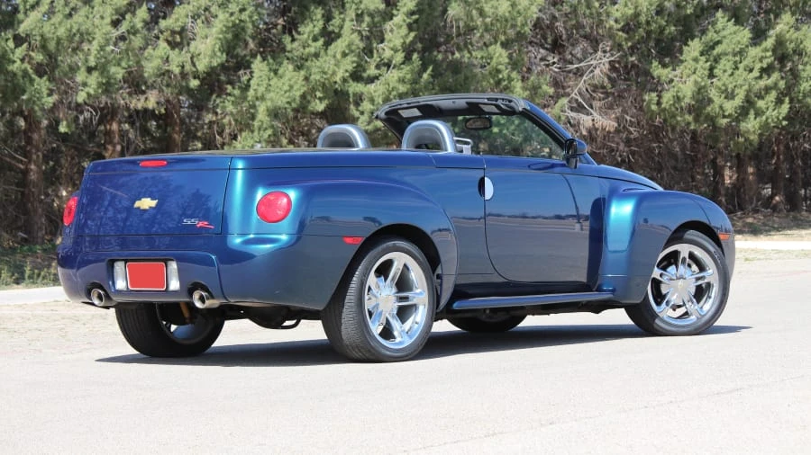 2005 Chevrolet SSR - Image 3 of 31