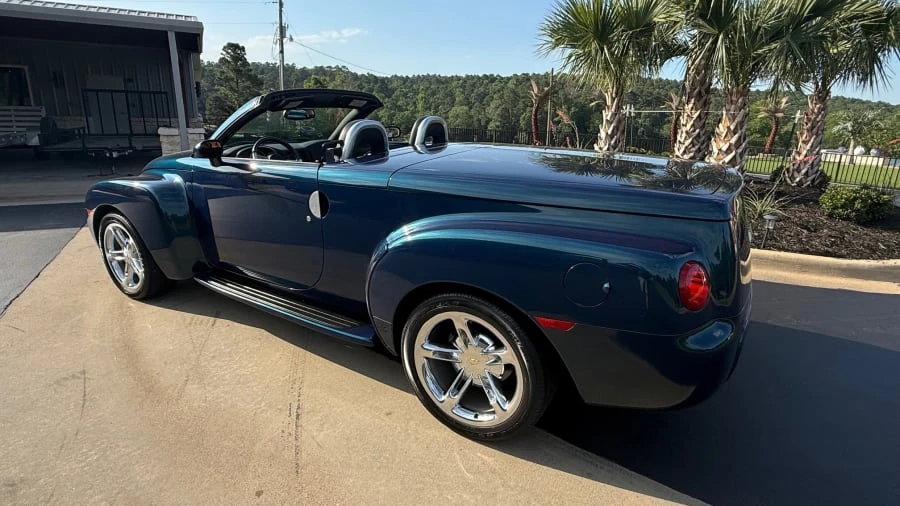 2005 Chevrolet SSR - Image 5 of 16