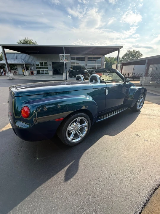 2005 Chevrolet SSR - Image 13 of 16