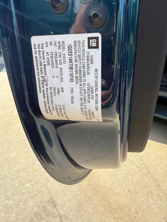 2005 Chevrolet SSR - Image 15 of 16