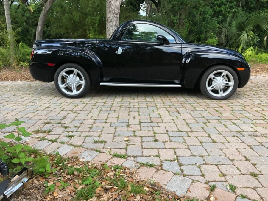 2005 Chevrolet SSR - Image 2 of 11