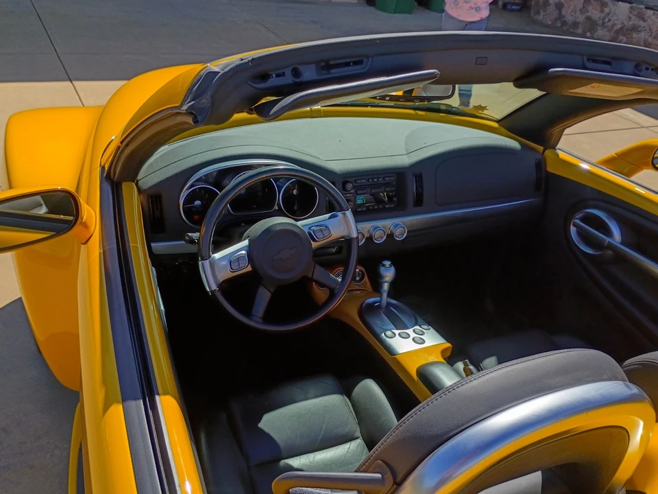 2005 Chevrolet SSR - Image 16 of 22
