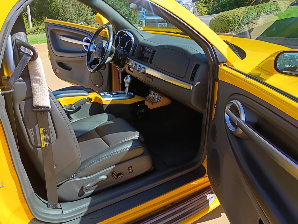 2005 Chevrolet SSR - Image 11 of 22