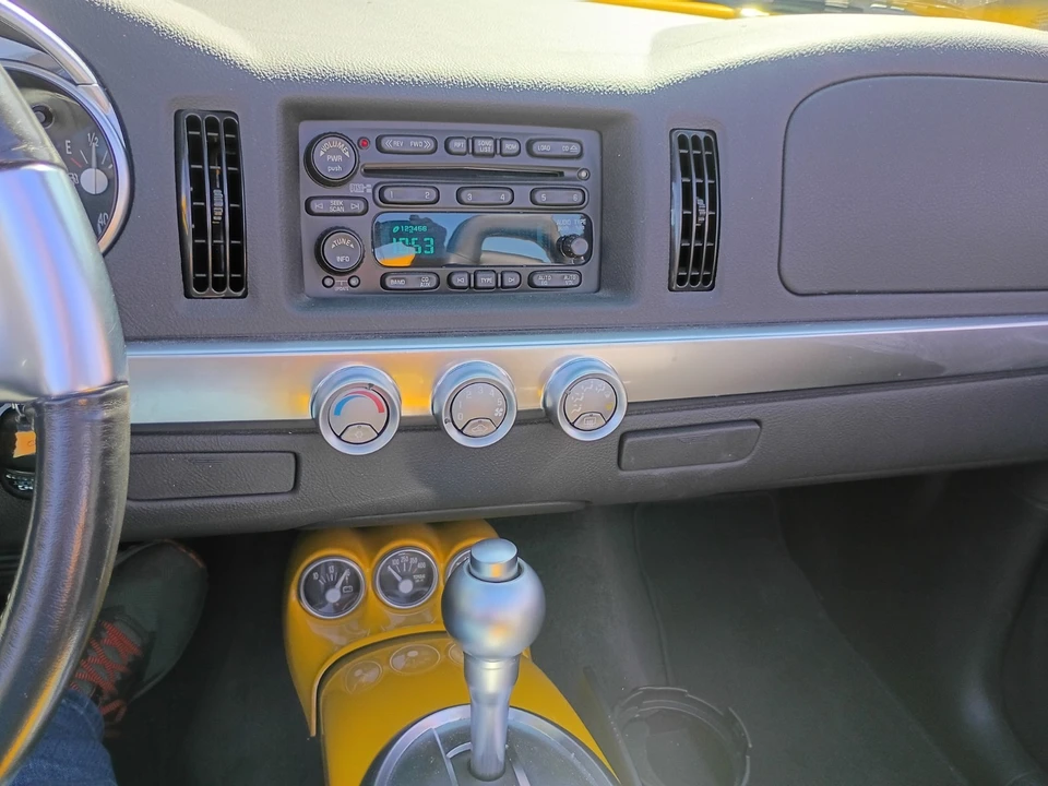 2005 Chevrolet SSR - Image 17 of 22