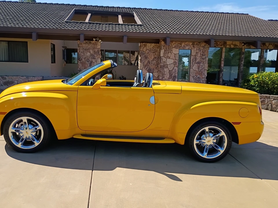 2005 Chevrolet SSR - Image 14 of 22