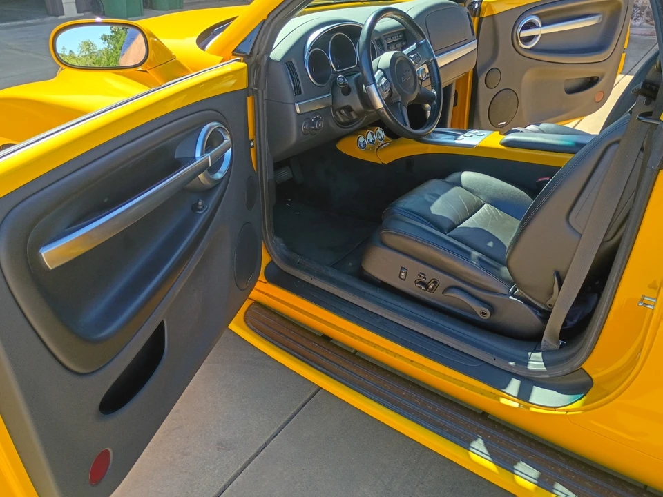 2005 Chevrolet SSR - Image 8 of 22