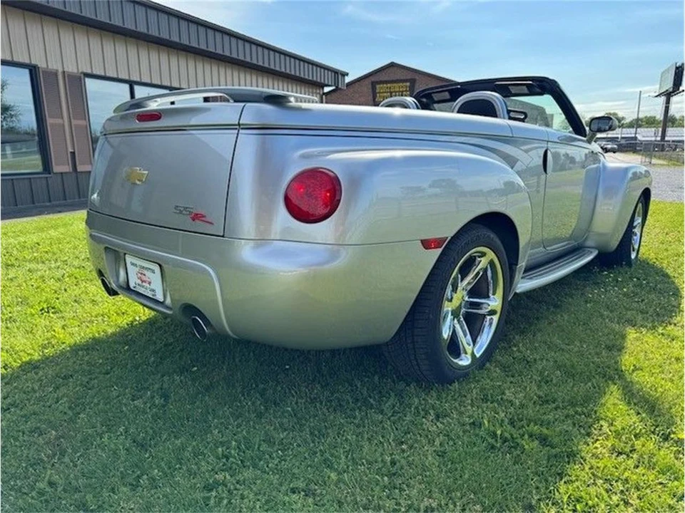 2005 Chevrolet SSR - Image 6 of 26