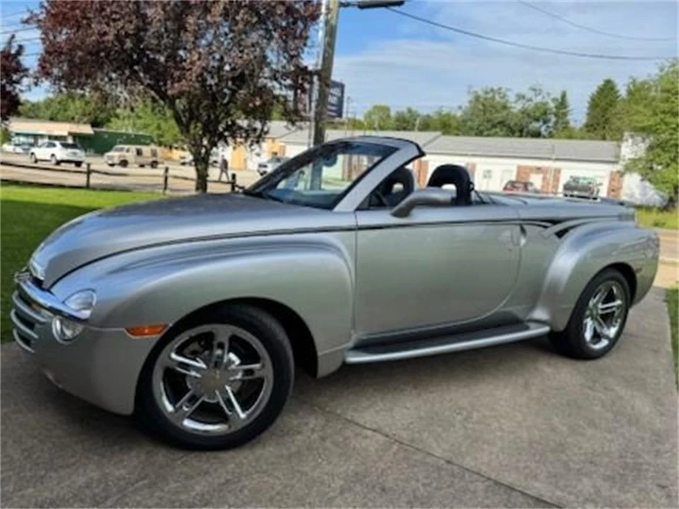 2005 Chevrolet SSR - Image 16 of 26