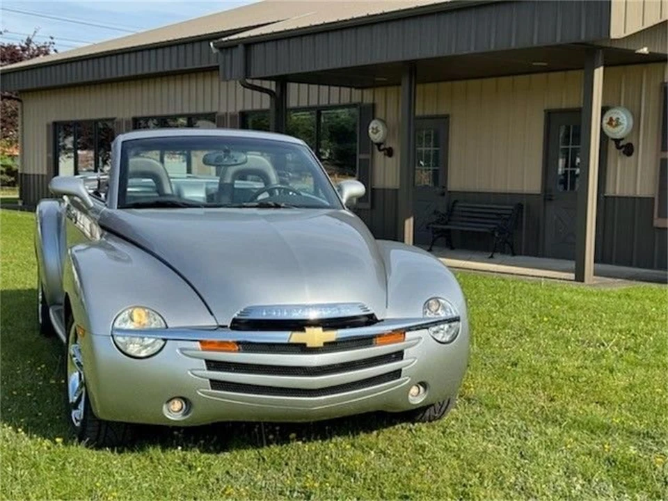 2005 Chevrolet SSR - Image 5 of 26