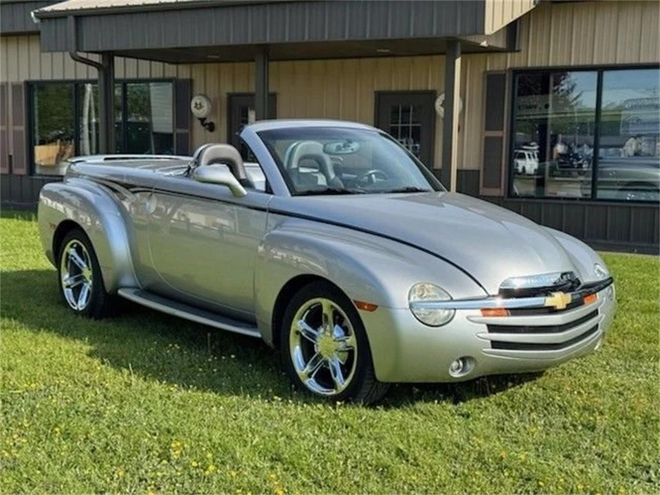 2005 Chevrolet SSR - Image 4 of 26