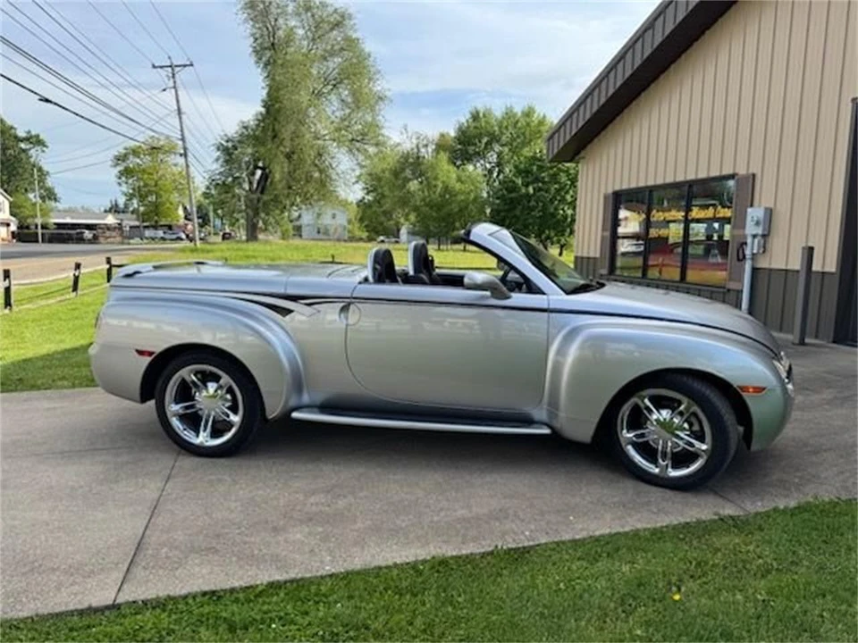 2005 Chevrolet SSR - Image 18 of 26