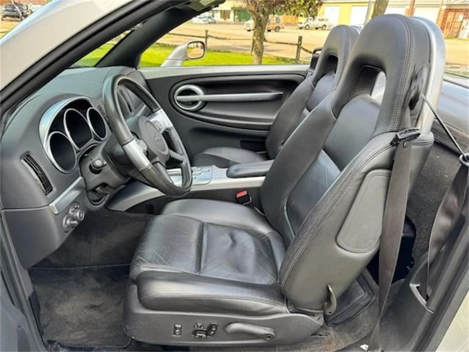 2005 Chevrolet SSR - Image 15 of 26