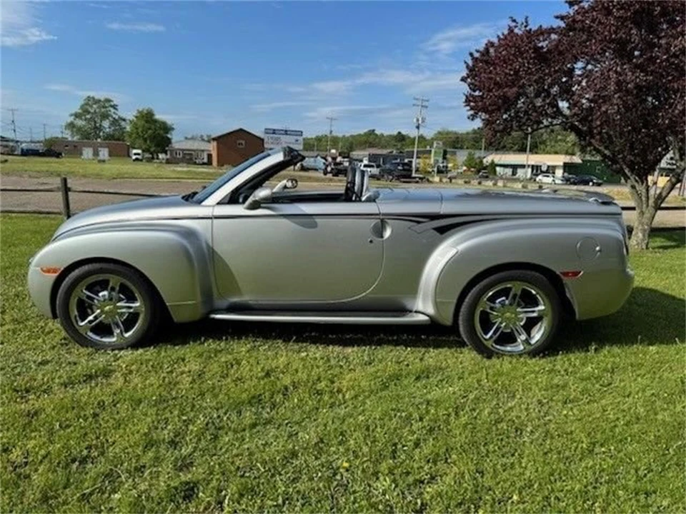2005 Chevrolet SSR - Image 7 of 26