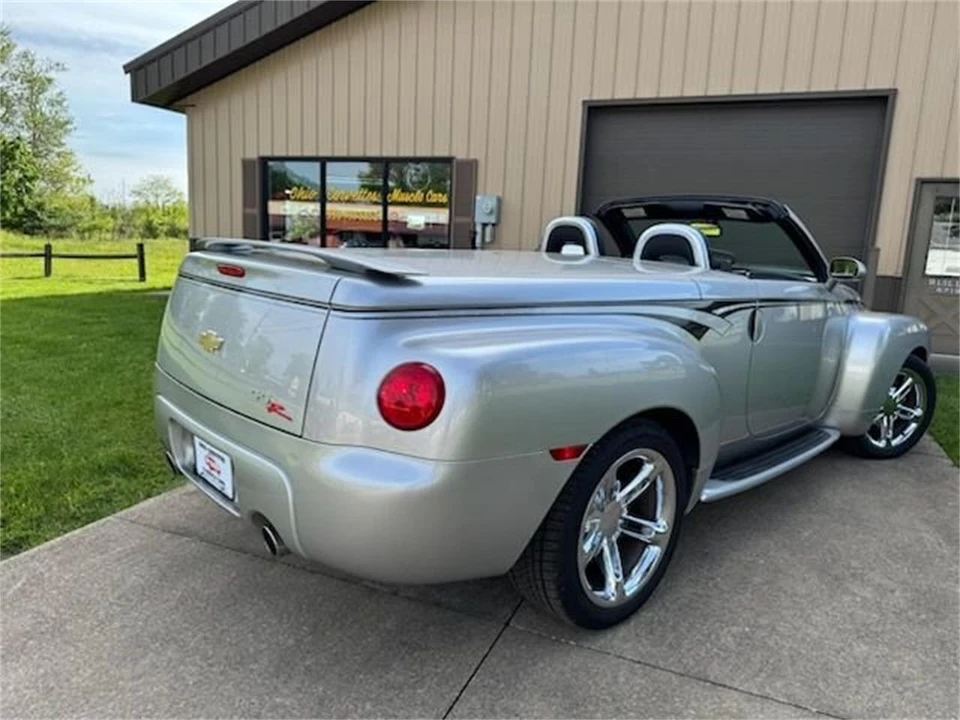 2005 Chevrolet SSR - Image 19 of 26