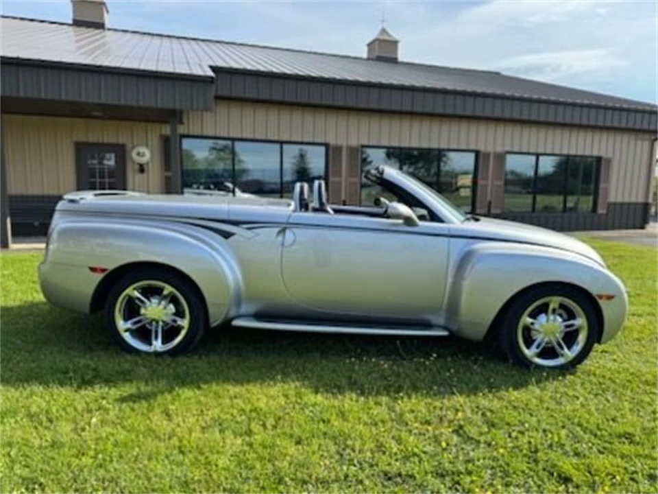 2005 Chevrolet SSR - Image 21 of 26