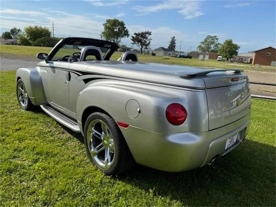 2005 Chevrolet SSR - Image 23 of 26