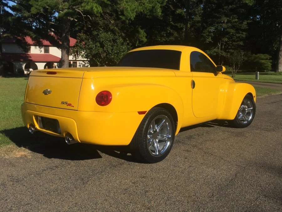 2005 Chevrolet SSR - Image 2 of 4