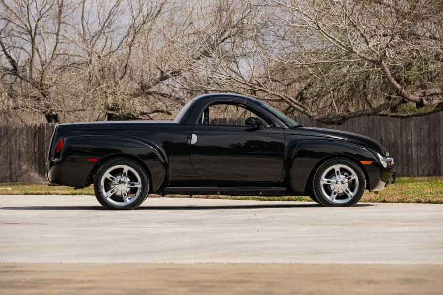 2005 Chevrolet SSR - Image 2 of 29