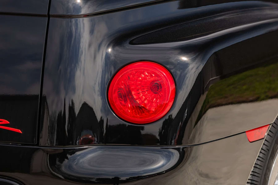 2005 Chevrolet SSR - Image 10 of 29