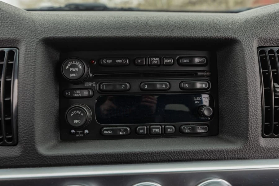 2005 Chevrolet SSR - Image 17 of 29