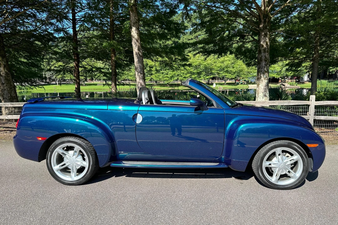 2005 Chevrolet SSR - Image 3 of 31