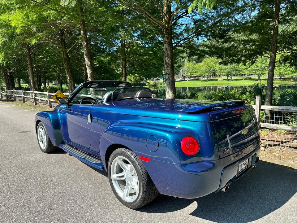 2005 Chevrolet SSR - Image 11 of 31
