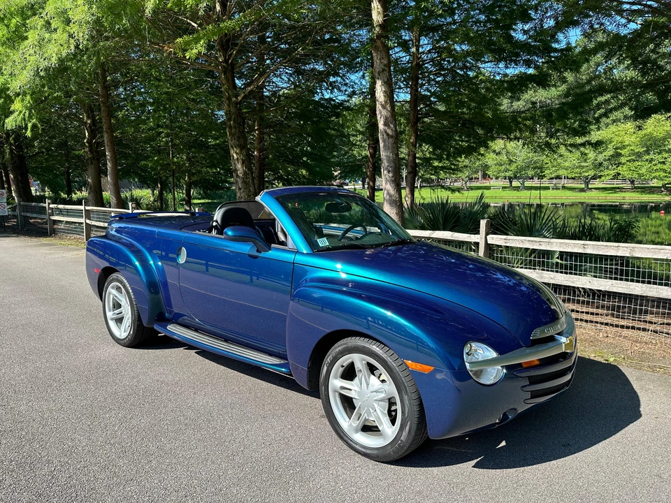 2005 Chevrolet SSR - Image 16 of 31