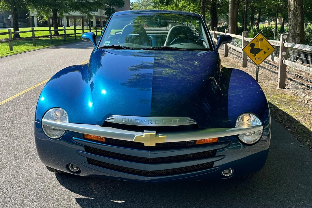 2005 Chevrolet SSR - Image 2 of 31