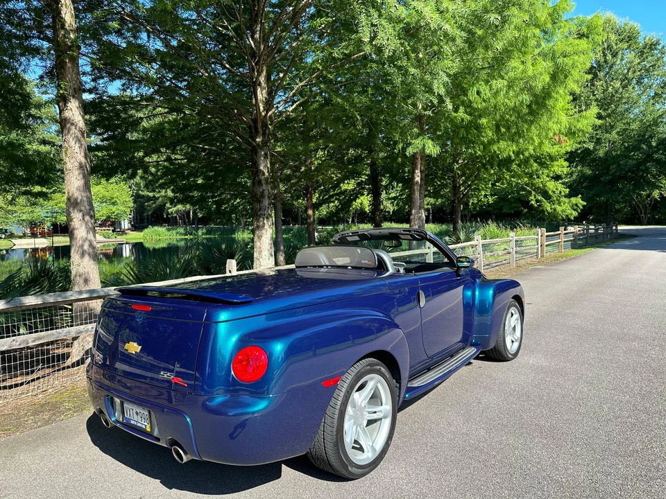 2005 Chevrolet SSR - Image 13 of 31