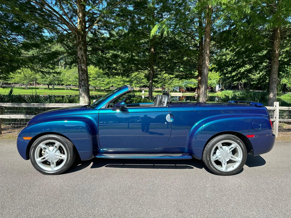 2005 Chevrolet SSR - Image 9 of 31