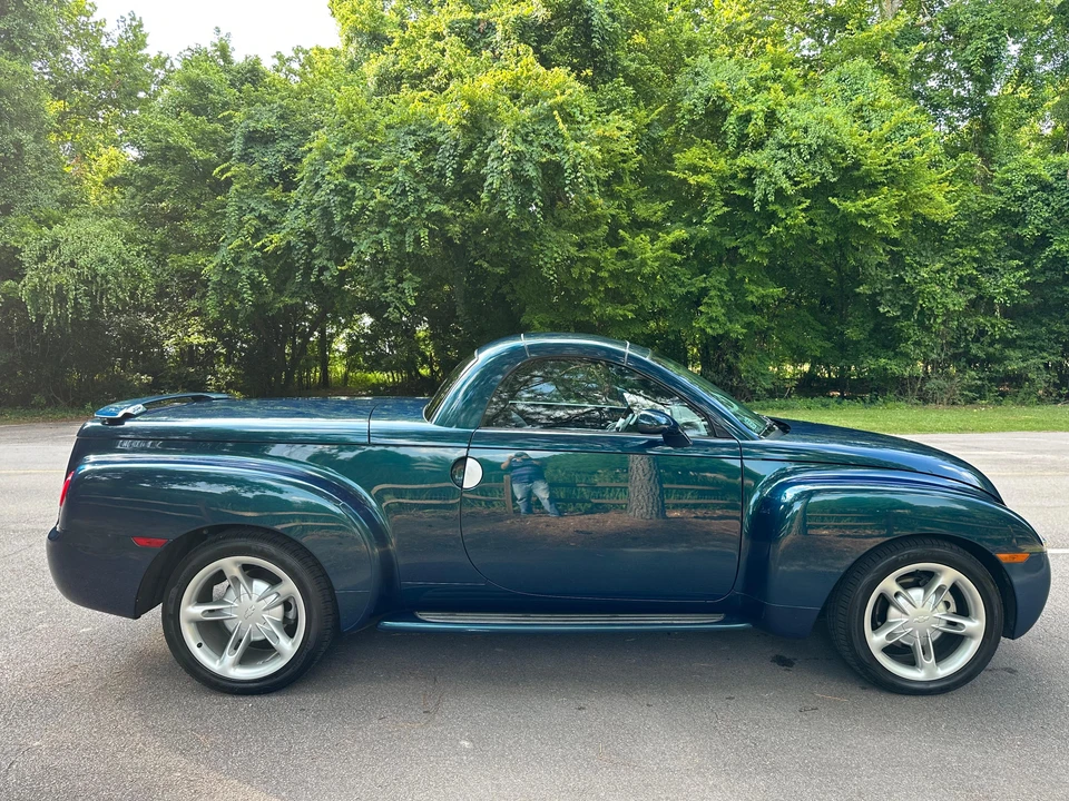 2005 Chevrolet SSR - Image 24 of 31