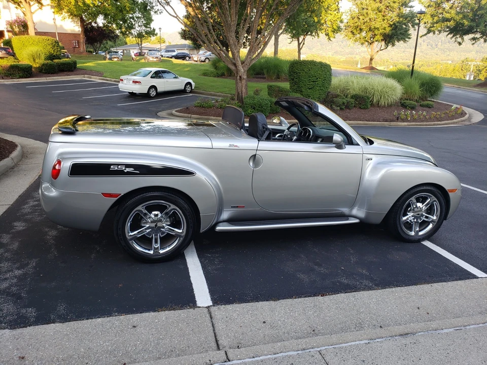 2005 Chevrolet SSR - Image 6 of 31