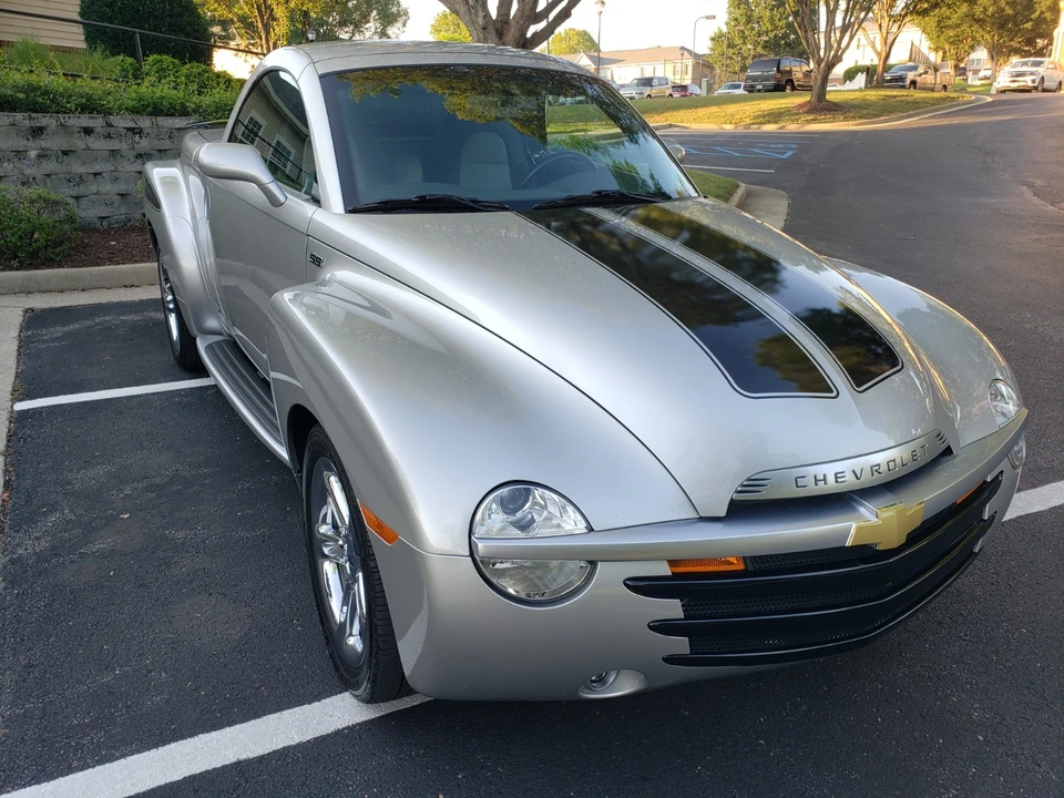 2005 Chevrolet SSR - Image 8 of 31