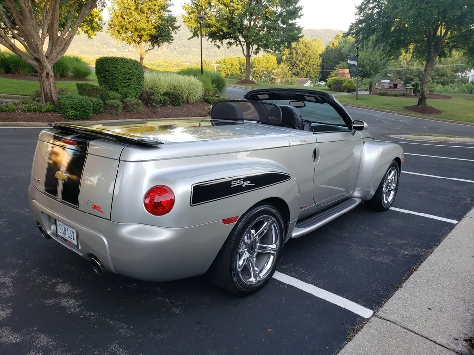 2005 Chevrolet SSR - Image 7 of 31