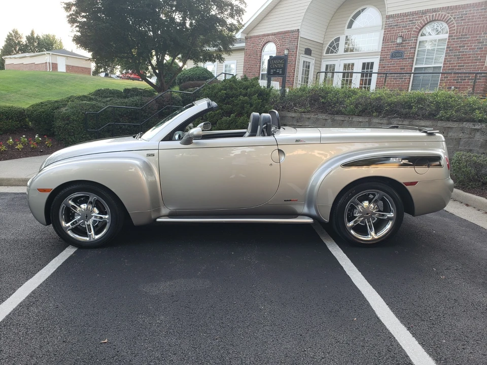 2005 Chevrolet SSR - Image 13 of 31