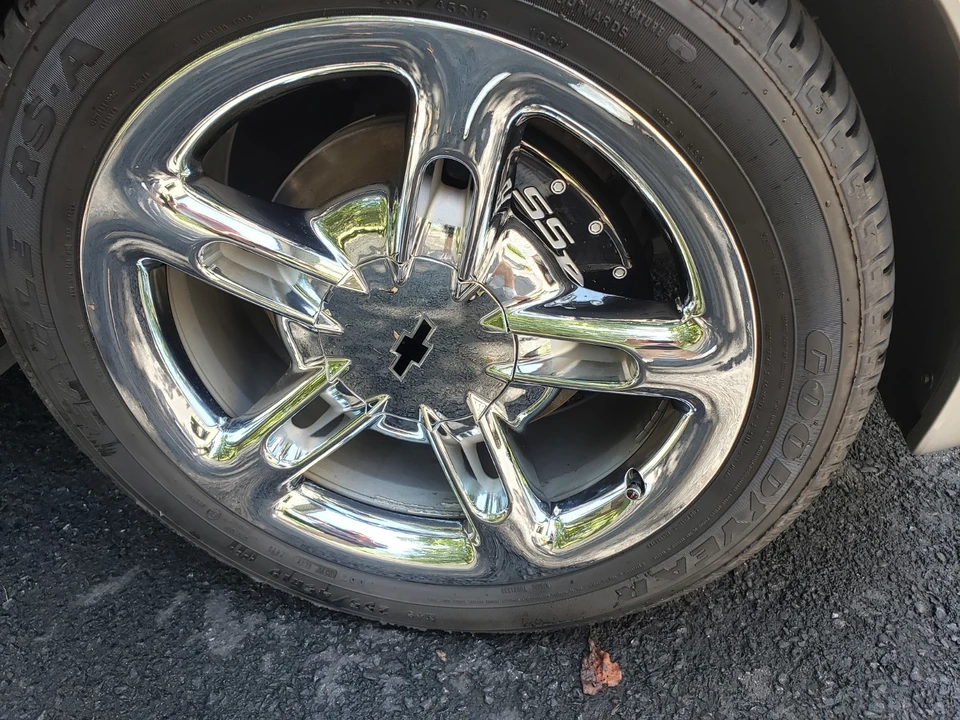 2005 Chevrolet SSR - Image 16 of 31