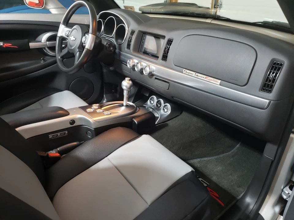 2005 Chevrolet SSR - Image 19 of 31
