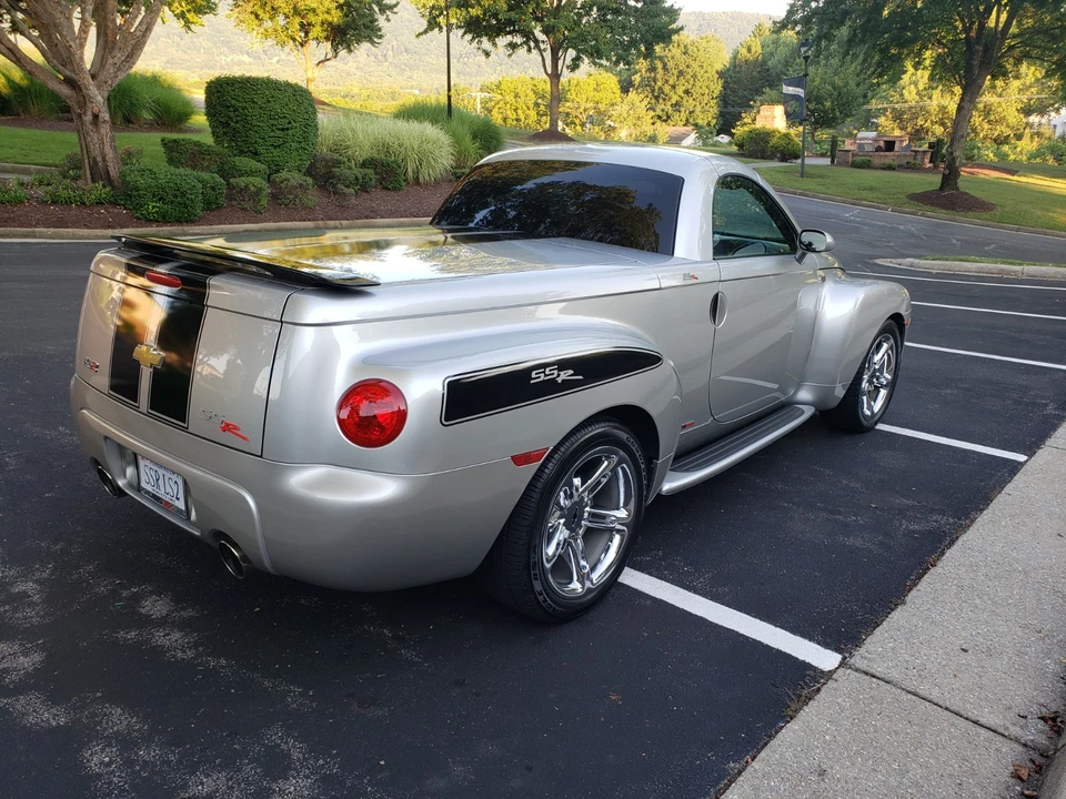 2005 Chevrolet SSR - Image 9 of 31