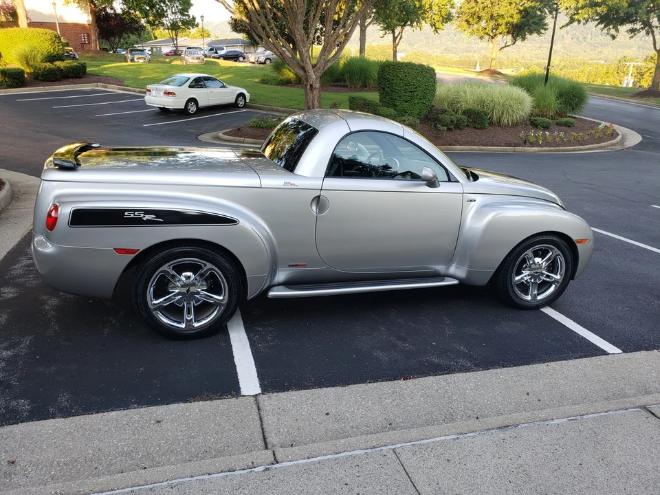 2005 Chevrolet SSR - Image 10 of 31