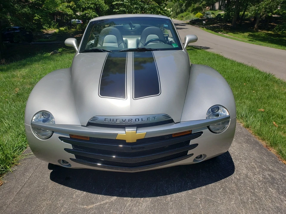 2005 Chevrolet SSR - Image 2 of 31