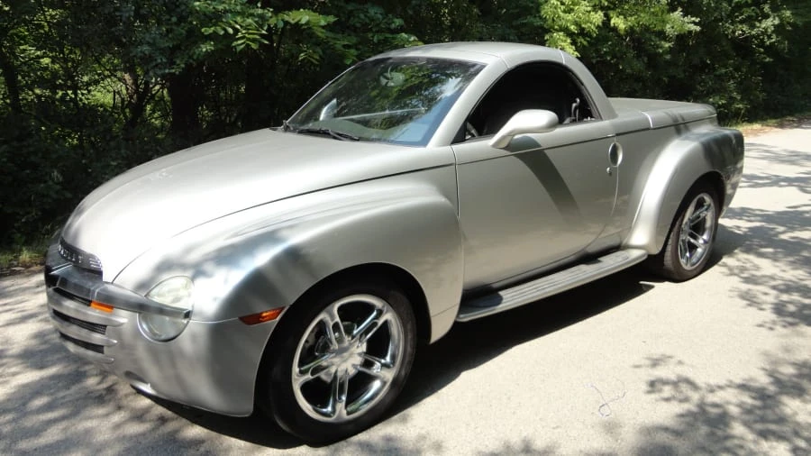 2005 Chevrolet SSR - Image 2 of 9