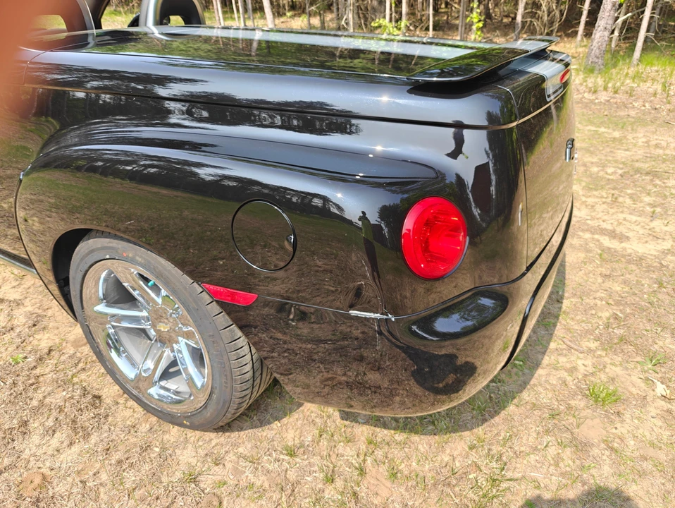2005 Chevrolet SSR - Image 30 of 31