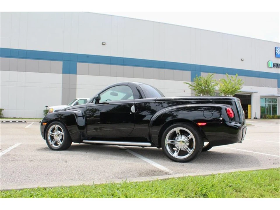 2005 Chevrolet SSR - Image 13 of 31
