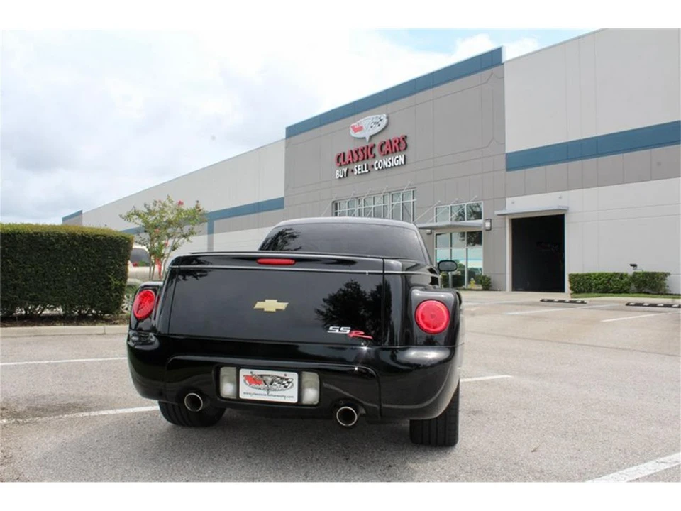 2005 Chevrolet SSR - Image 16 of 31
