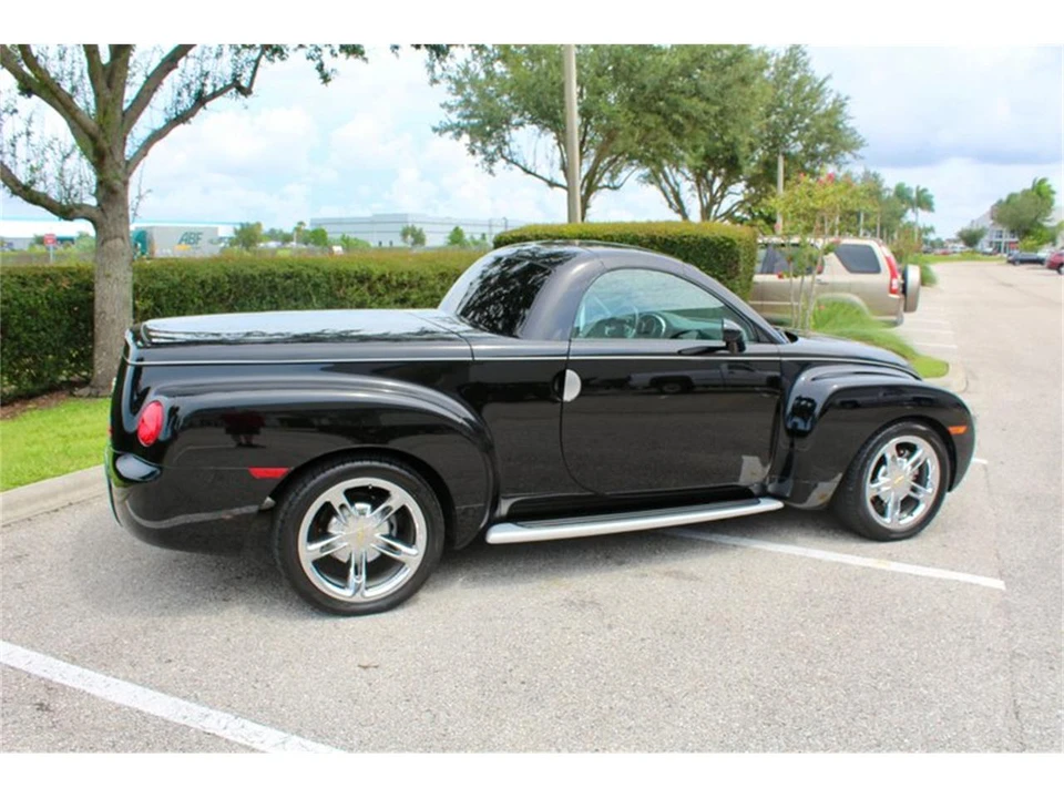 2005 Chevrolet SSR - Image 19 of 31