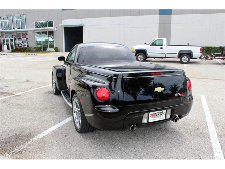 2005 Chevrolet SSR - Image 28 of 31